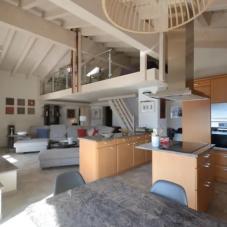 Oversized And Cosy Penthouse With Stunning Views アパート *