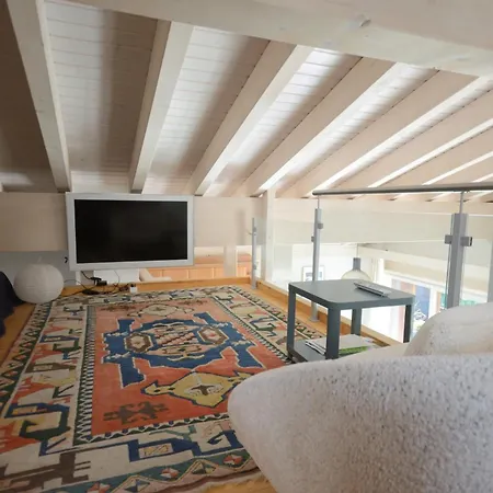 Oversized And Cosy Penthouse With Stunning Views Appartamento